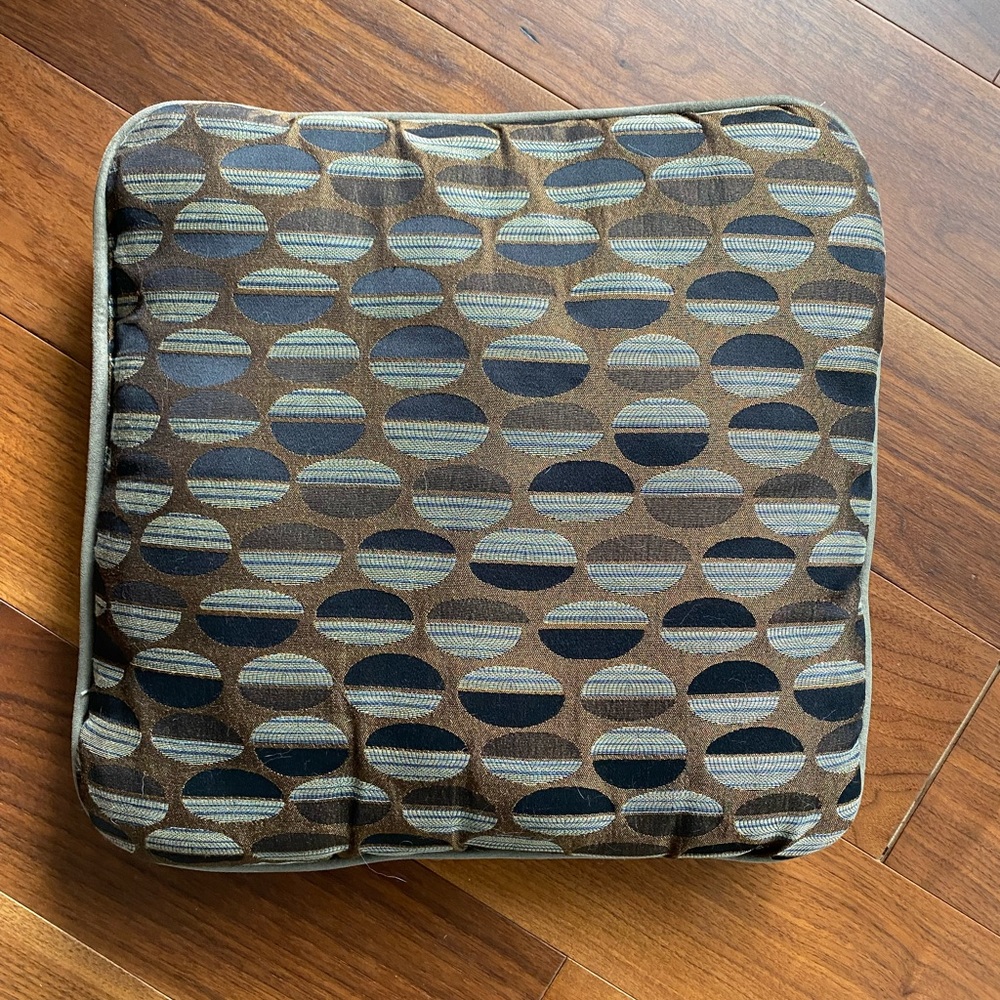 [Ashley Furniture] Accent Pillow #1